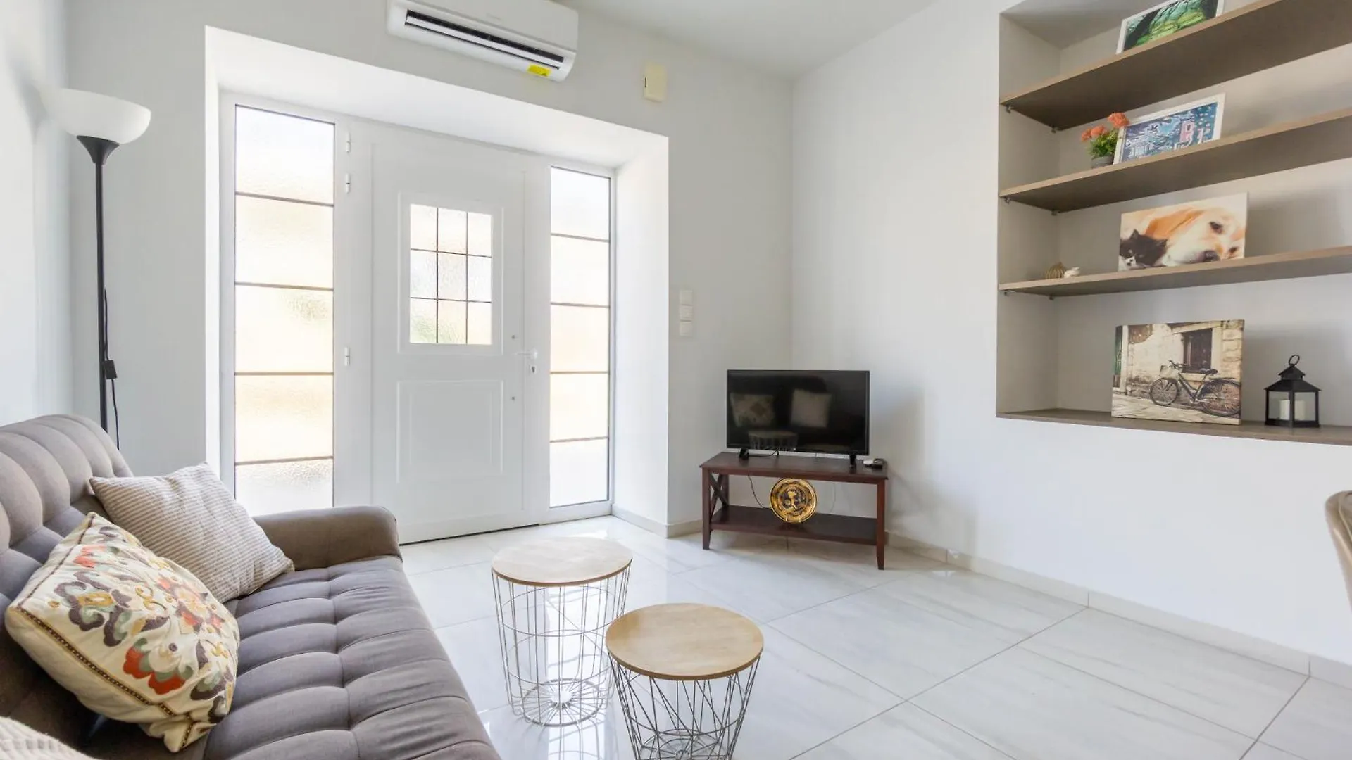 Cozy Coastal Apartment In Heraklion