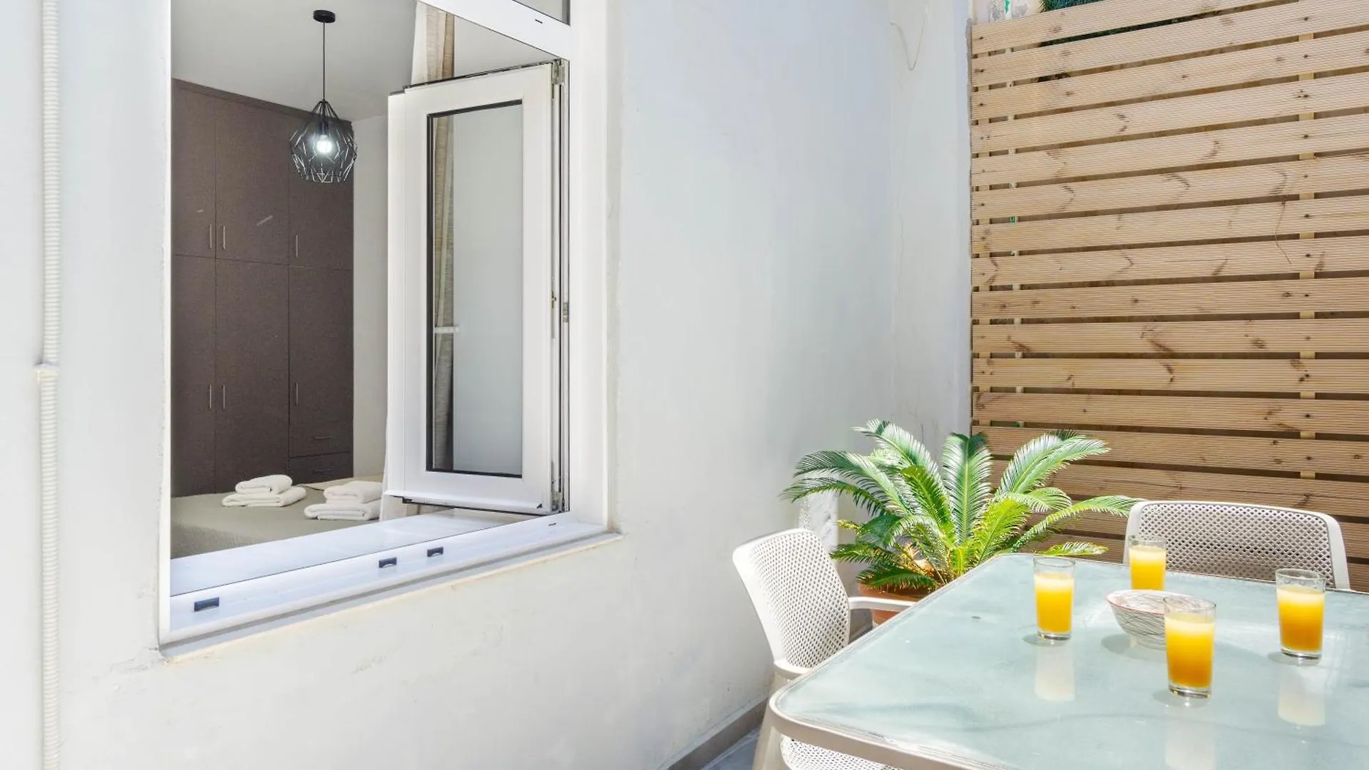 Cozy Coastal Apartment In Heraklion