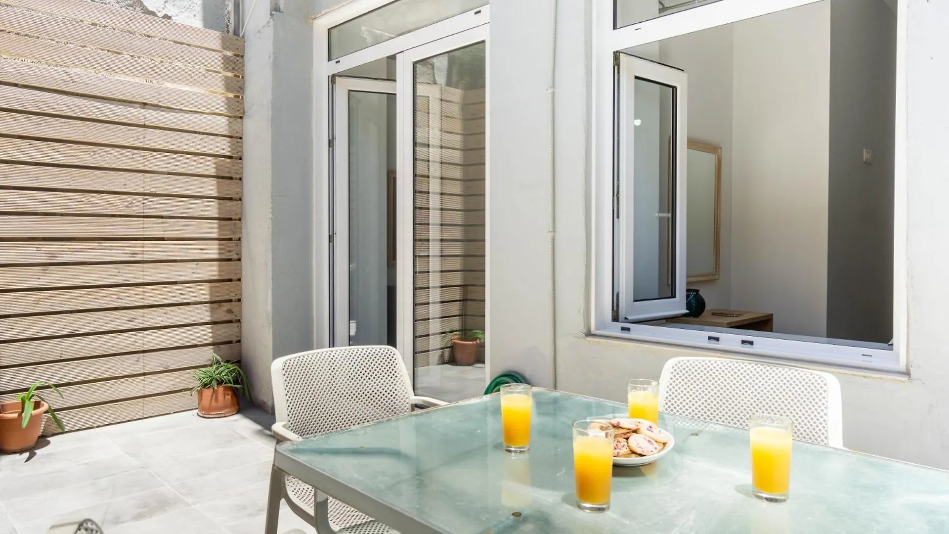 Cozy Coastal Apartment In Heraklion 0*, Heraklion (Crete)