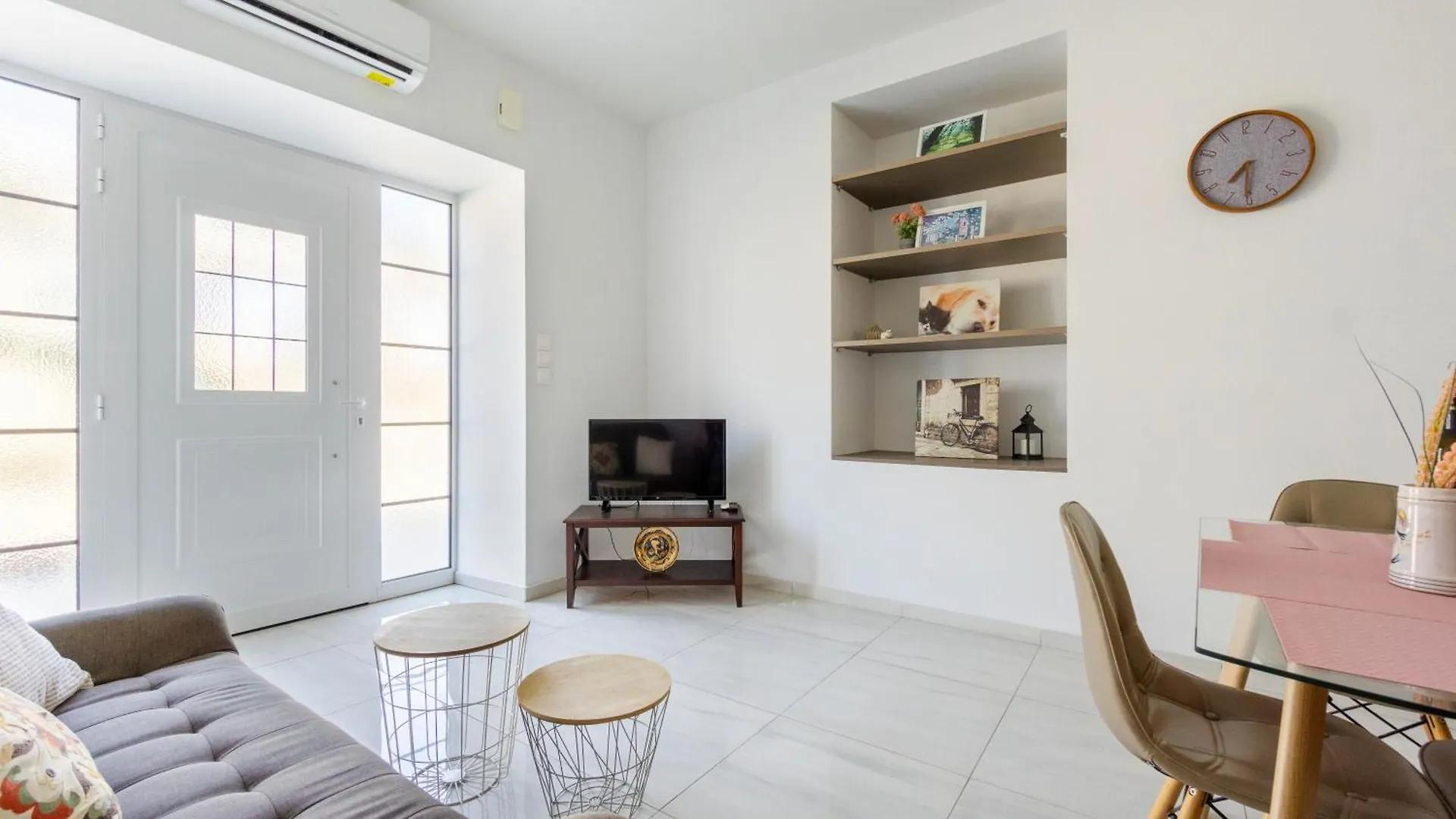 Cozy Coastal Apartment In Heraklion